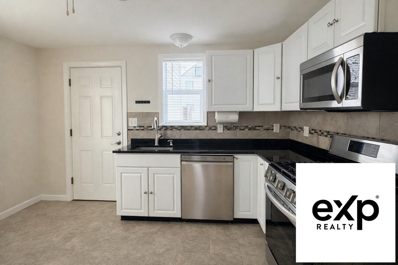 20 Hanson St #1 - Photo 2 of 10