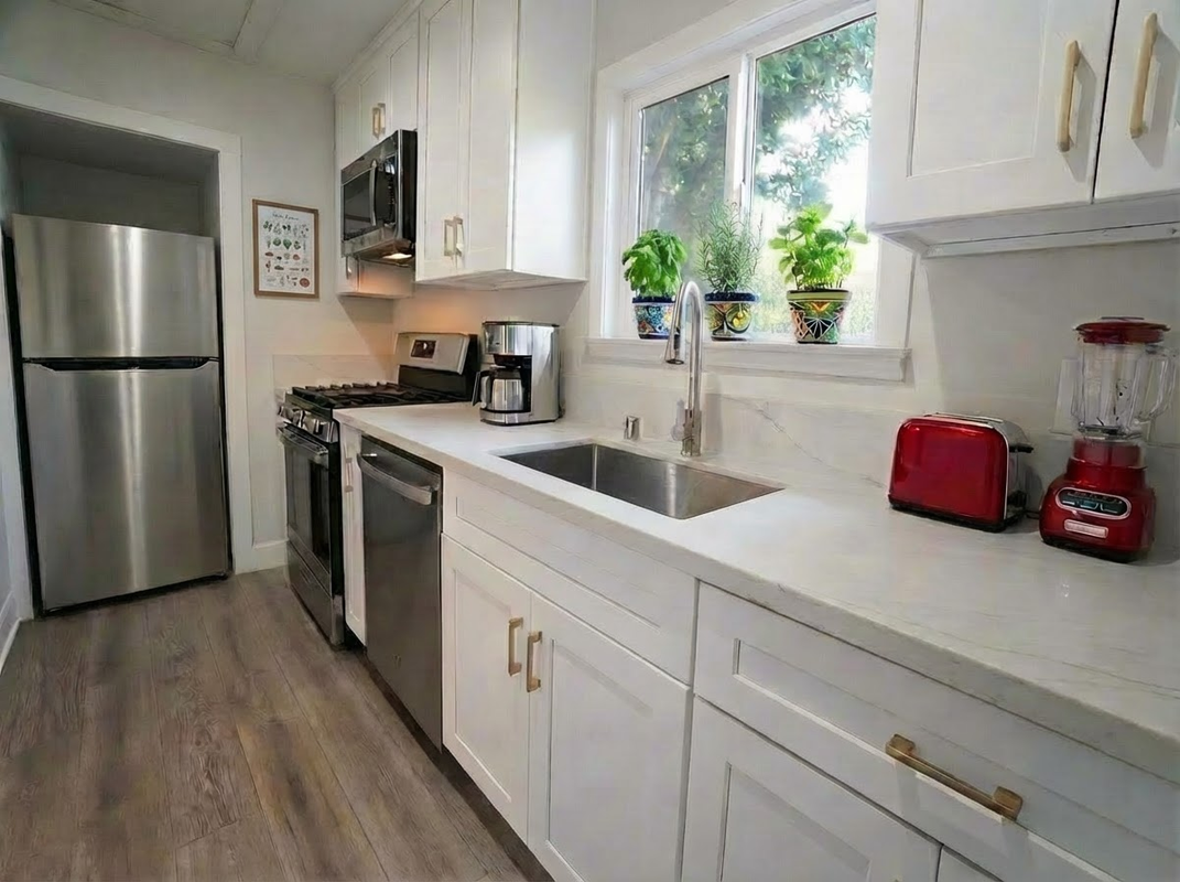 6043 Selma Ave - Photo 4 of 11