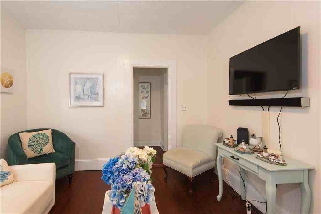 11 Brewer St - Photo 3 of 24