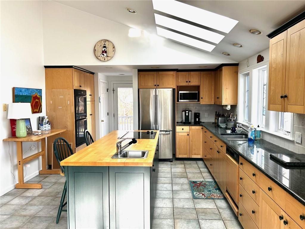 123 Border Ave - Photo 3 of 28