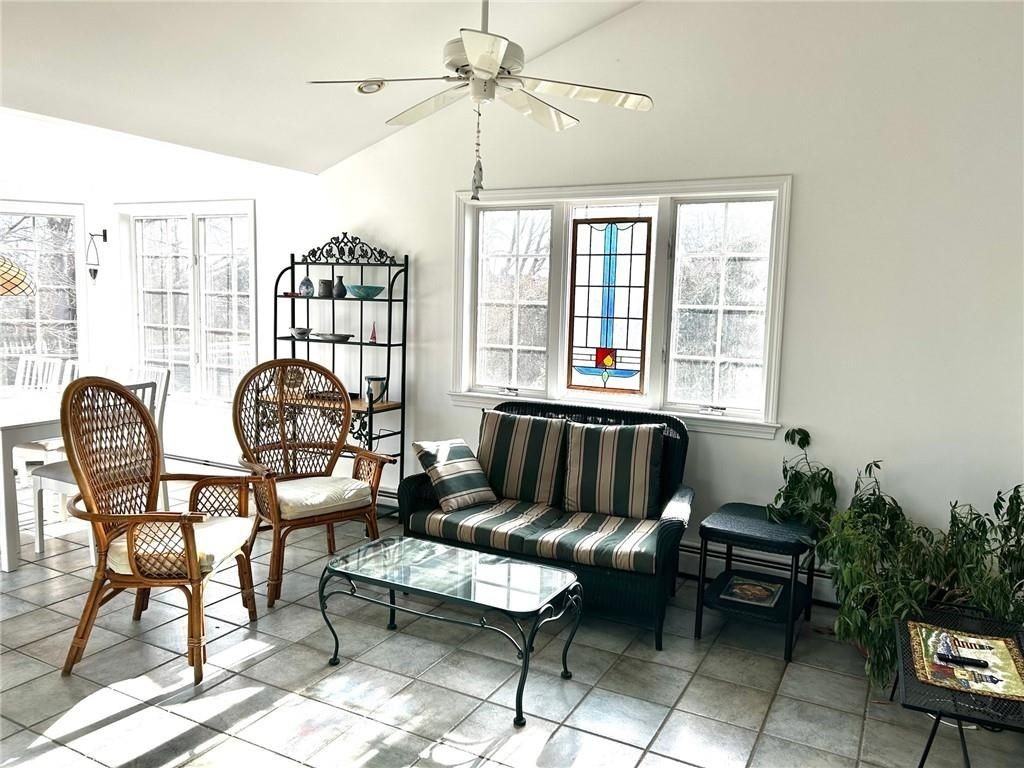 123 Border Ave - Photo 6 of 28