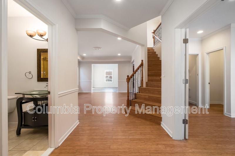 2421 Franklin St Ne - Photo 2 of 50