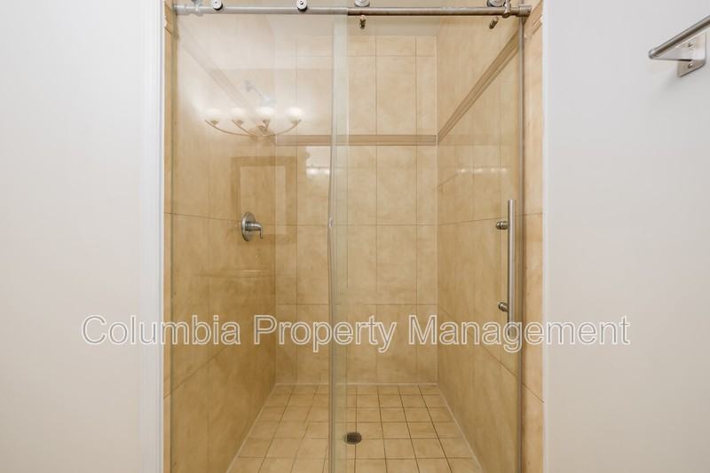 2421 Franklin St Ne - Photo 7 of 50