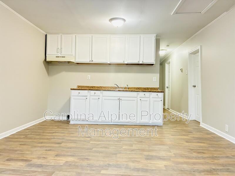 905 Wilmouth St - Photo 3 of 18