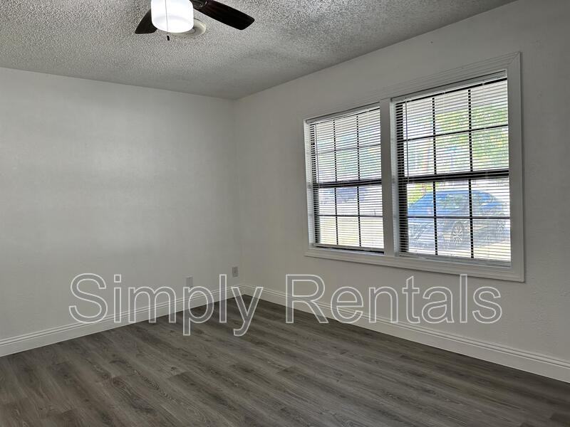 3211 Poplar St - Photo 7 of 27