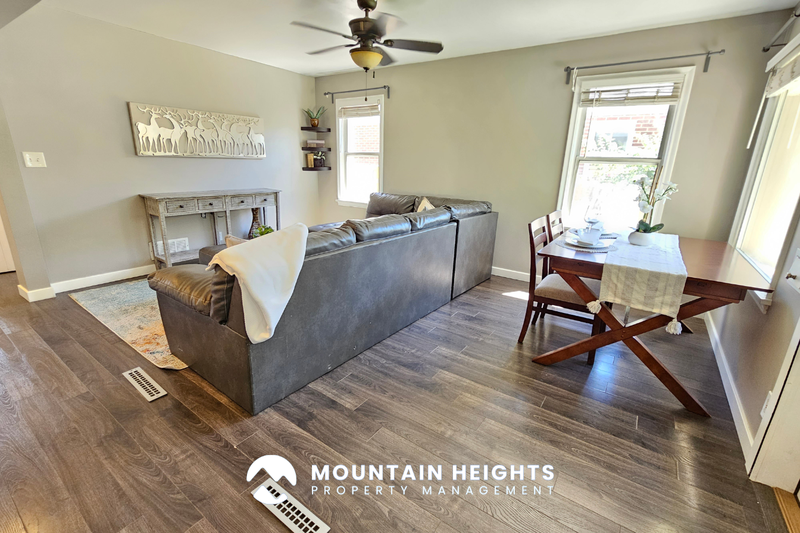 2911 S Hudson Cir - Photo 3 of 32