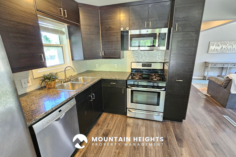 2911 S Hudson Cir - Photo 5 of 32