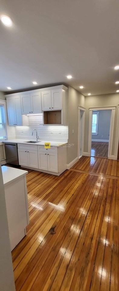 Washington St #3L - Photo 2 of 8