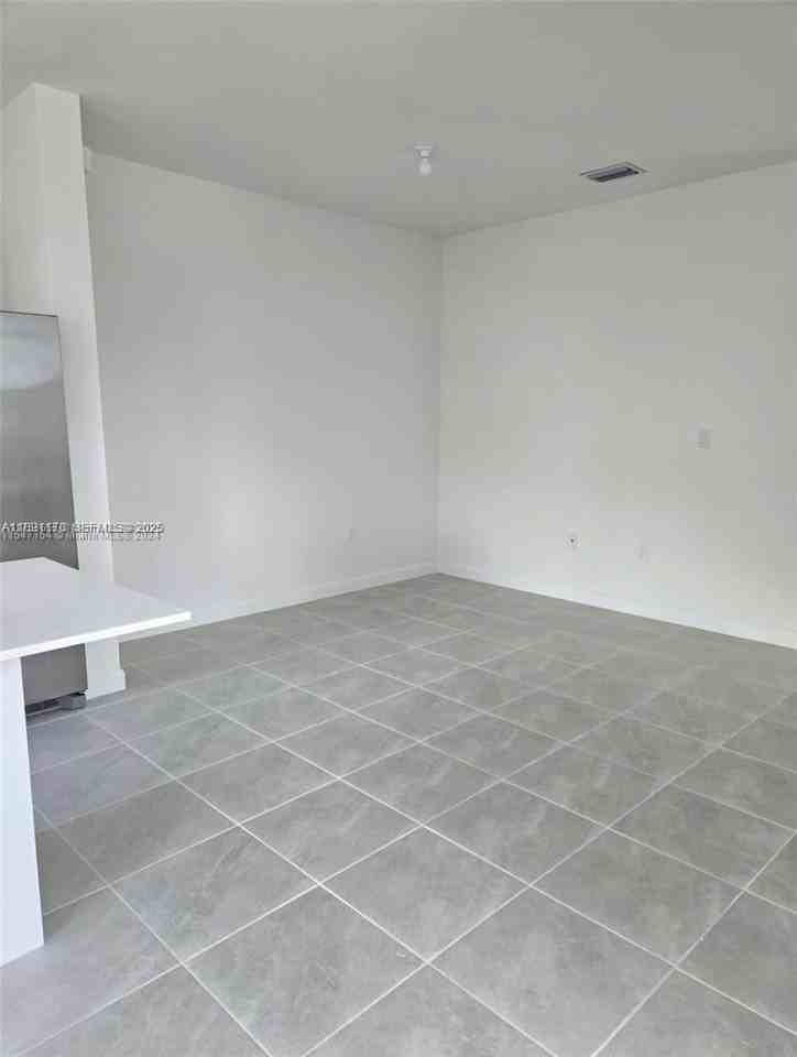 29221 Southwest 162nd Court - Photo 6 of 18