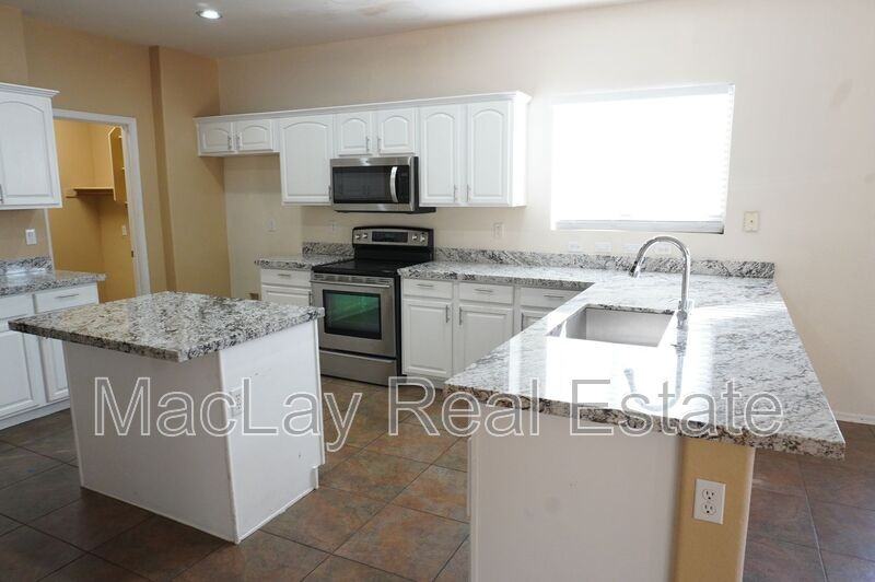 9465 E Lompoc Ave - Photo 2 of 31