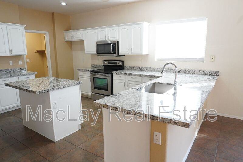 9465 E Lompoc Ave - Photo 3 of 31