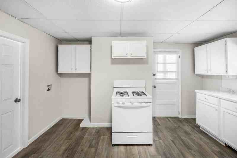 1534 5th Ave - Photo 4 of 36