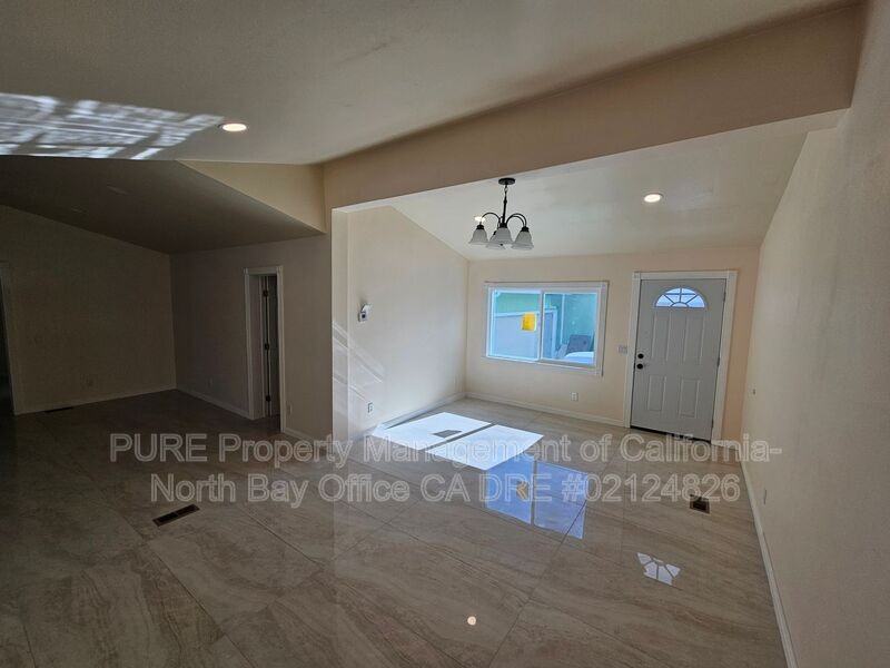 937 N Oak St - Photo 3 of 19