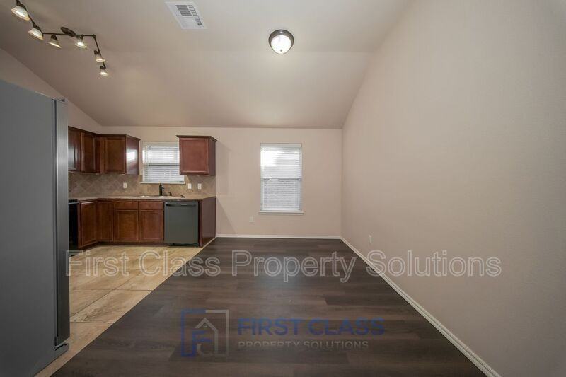 2241 Nw 198th St - Photo 5 of 18