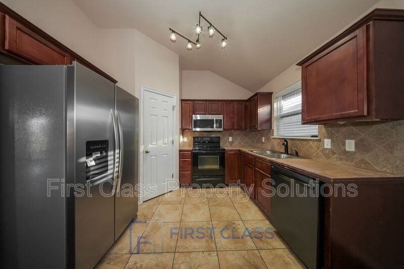 2241 Nw 198th St - Photo 6 of 18