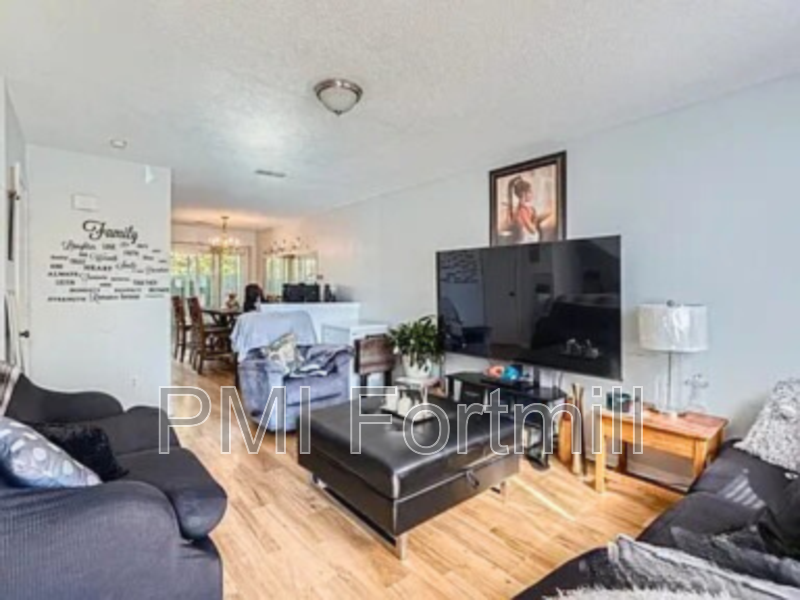 3602 Huyton Ct - Photo 3 of 10