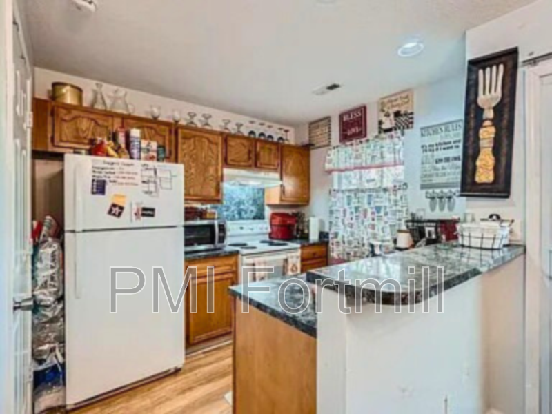 3602 Huyton Ct - Photo 4 of 10