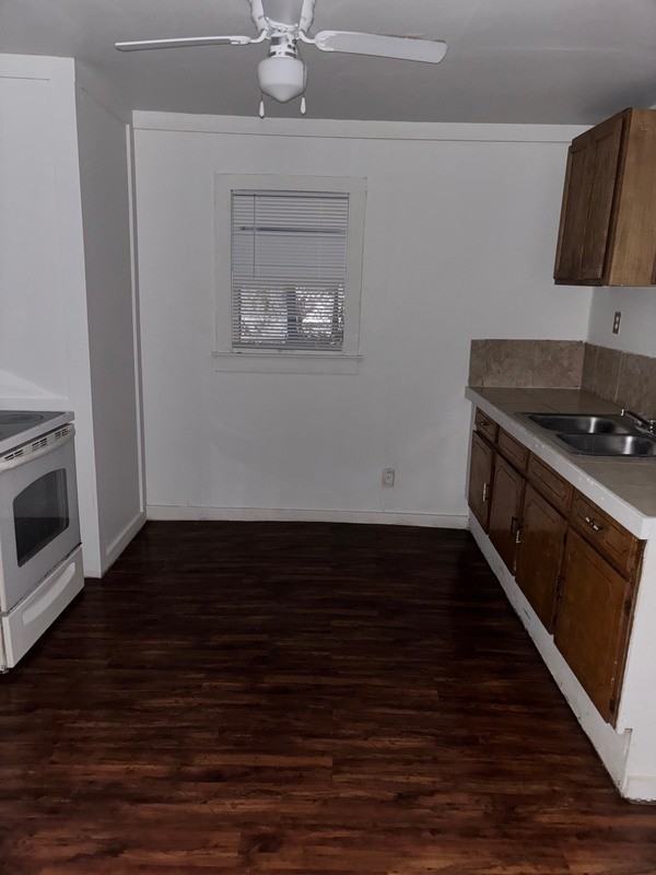 2721 Rock St - Photo 4 of 10