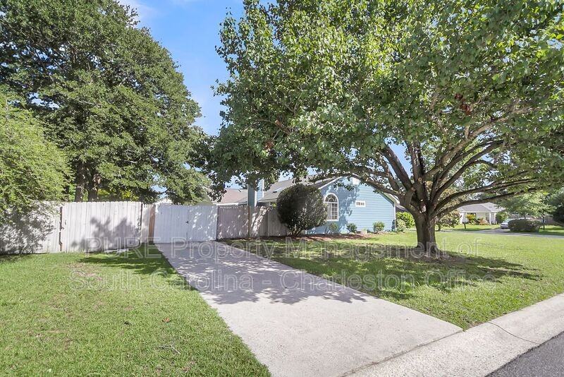 9870 Levenshall Dr - Photo 6 of 36