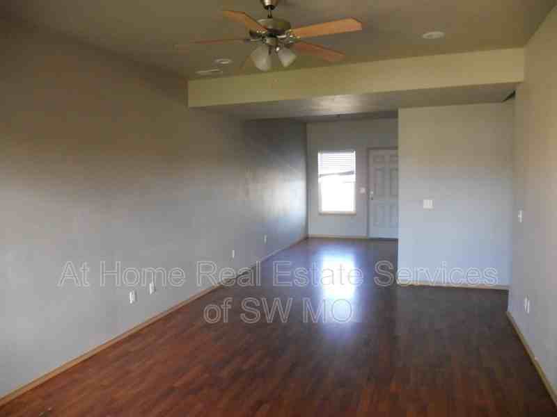 650 S Rilynn Ave - Photo 2 of 13