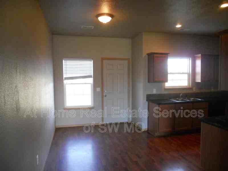 650 S Rilynn Ave - Photo 3 of 13