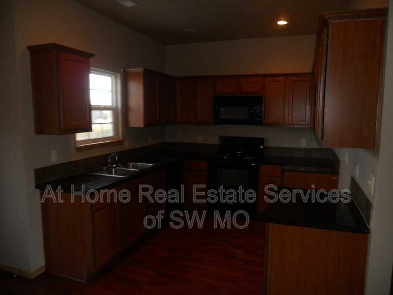 650 S Rilynn Ave - Photo 4 of 13