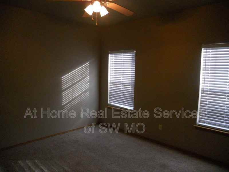 650 S Rilynn Ave - Photo 5 of 13