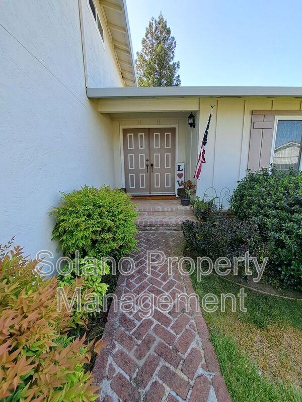 110 Wayne Ct - Photo 2 of 39