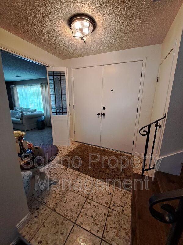 110 Wayne Ct - Photo 3 of 39