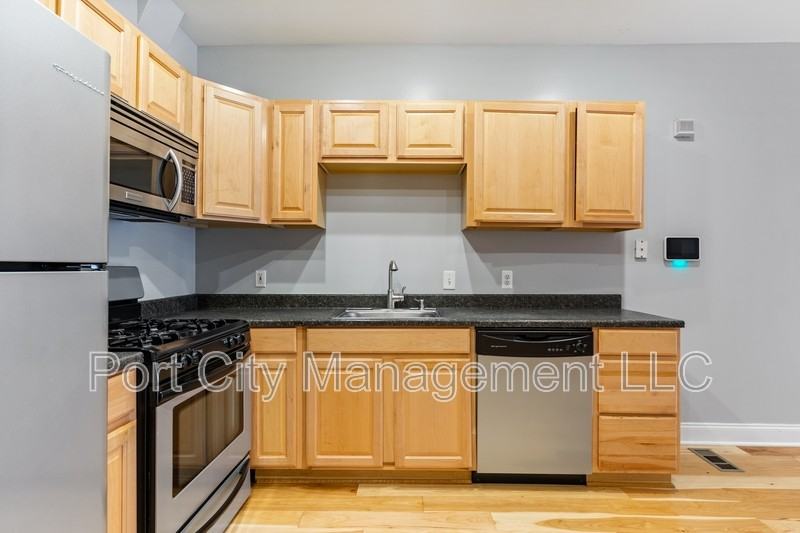 3210 E Fairmount Ave - Photo 5 of 27