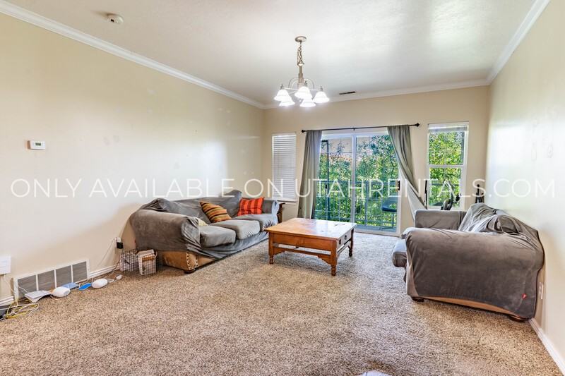 331 Belmont Pl - Photo 3 of 22