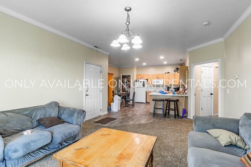 331 Belmont Pl - Photo 4 of 22