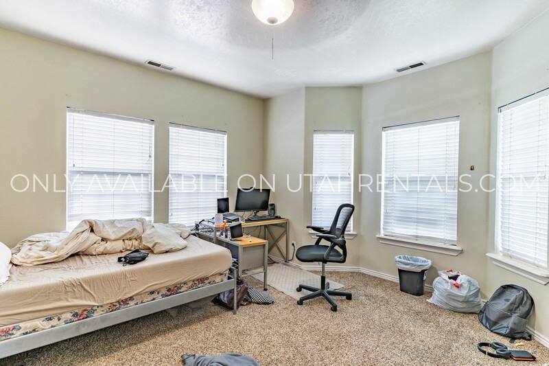 331 Belmont Pl - Photo 6 of 22