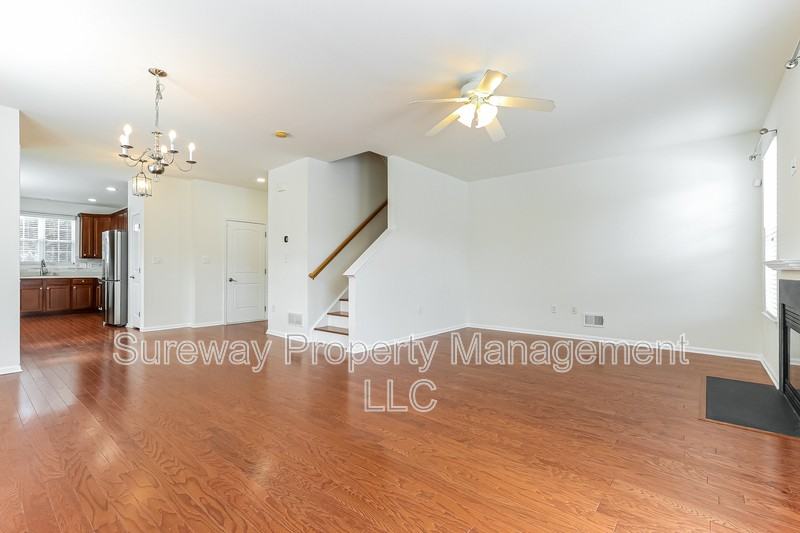 1610 Fela Dr - Photo 3 of 20