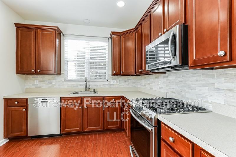 1610 Fela Dr - Photo 7 of 20