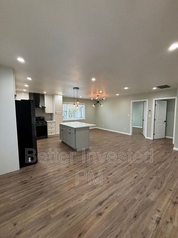 401 W Sierra Ave #B - Photo 3 of 14