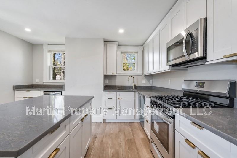 12 Beltran St - Photo 3 of 12