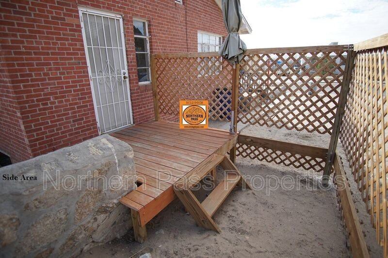 1226 Huckleberry St - Photo 3 of 12