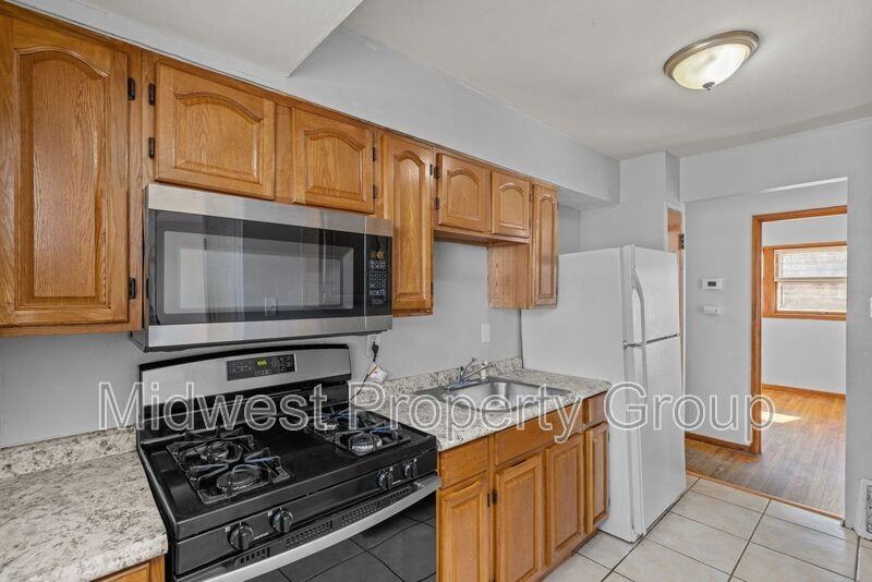 405 Cameron Rd - Photo 2 of 37