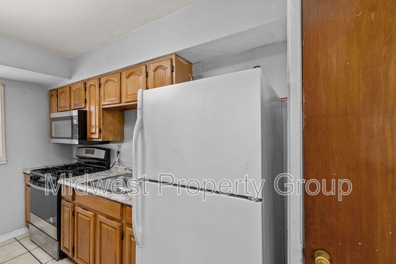 405 Cameron Rd - Photo 4 of 37