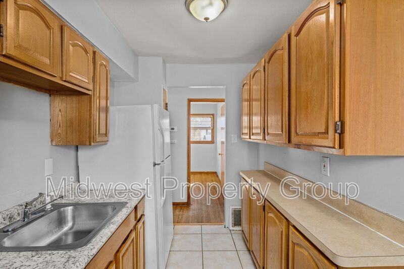 405 Cameron Rd - Photo 5 of 37