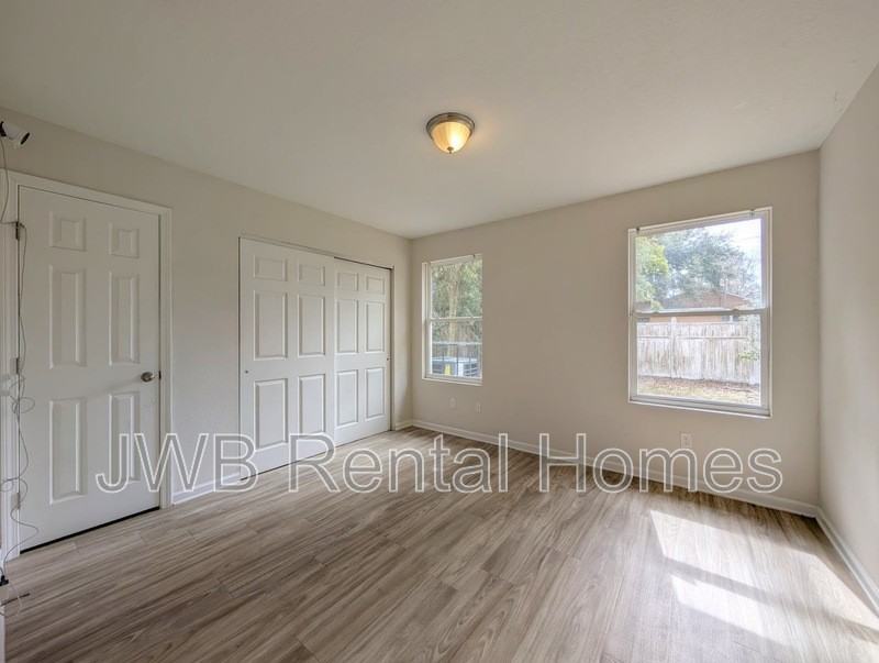 1538 W 7th St - Photo 7 of 18