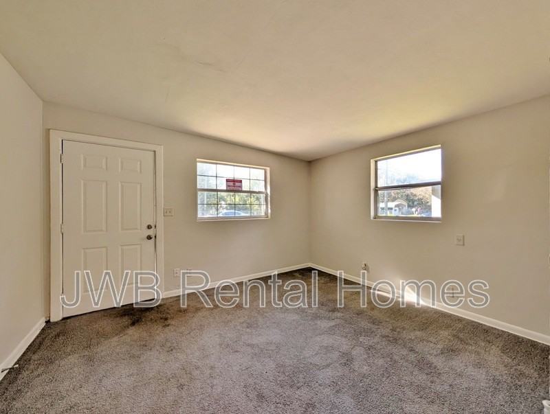 3045 Nolan St - Photo 4 of 10