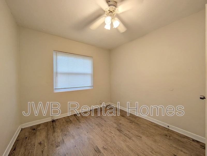 8917 Madison Ave - Photo 7 of 16