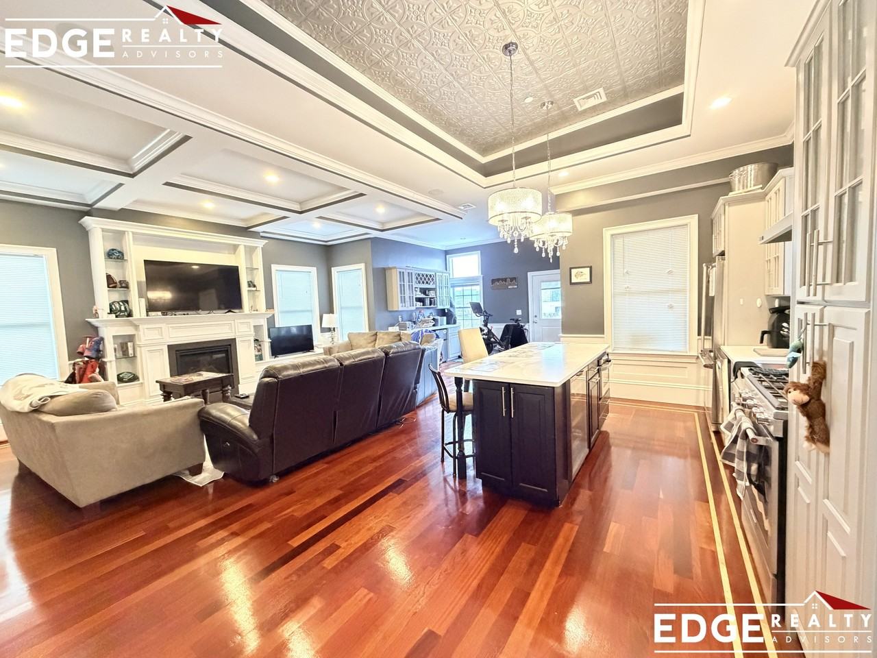 642 E 3rd St #3 - Photo 3 of 17