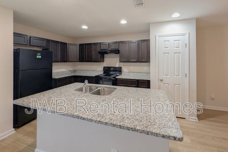 1360 Orton St - Photo 4 of 19