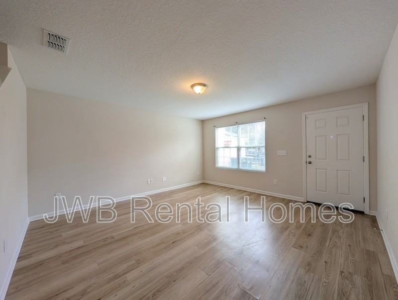 1360 Orton St - Photo 5 of 19