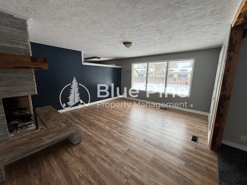 320 W 1st S - Photo 5 of 23