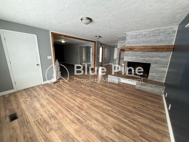 320 W 1st S - Photo 6 of 23