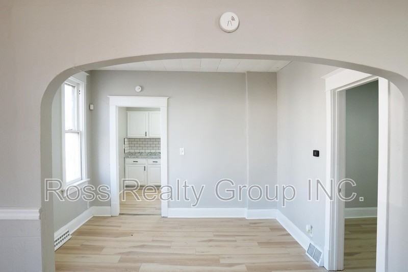 1148 Earl St - Photo 4 of 11